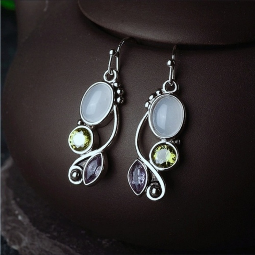 Earrings, Moonstone / Amethyst 🐝